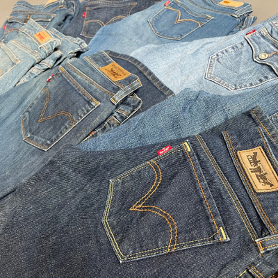 LOTs of LEVI'S Ladies Jeans